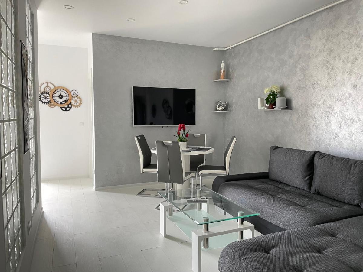 Luxury Westpark 2-Room Apartment Lakeview W5 Bucureşti Ngoại thất bức ảnh