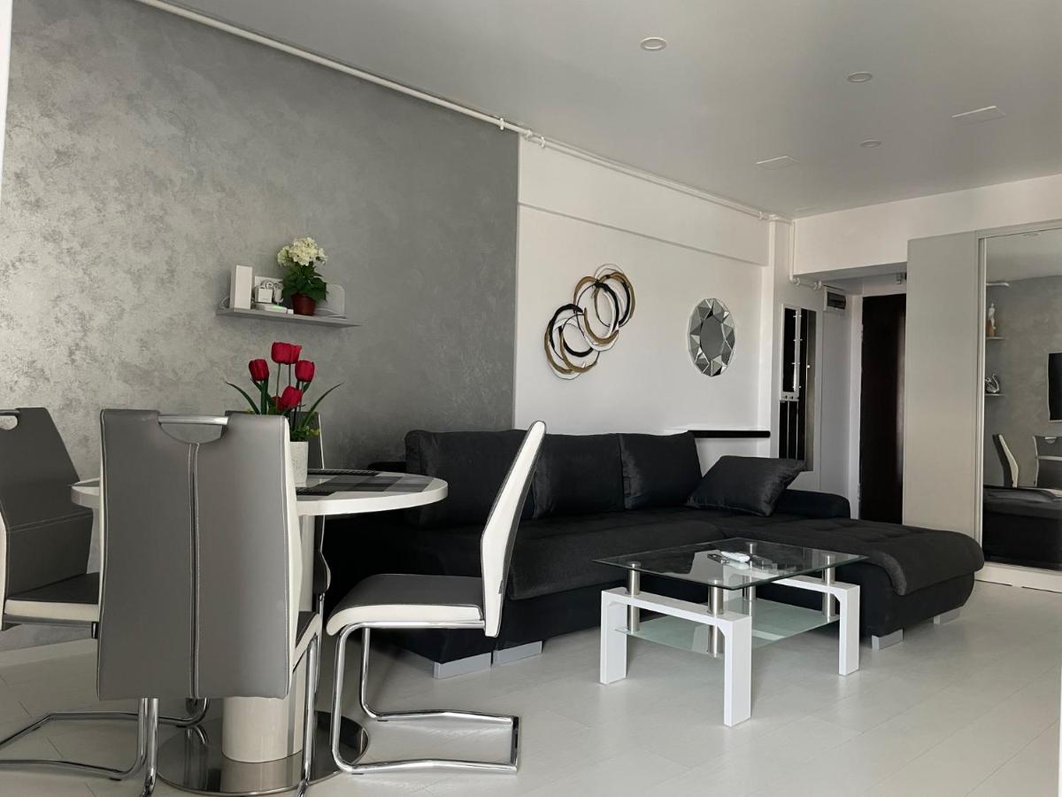 Luxury Westpark 2-Room Apartment Lakeview W5 Bucureşti Ngoại thất bức ảnh