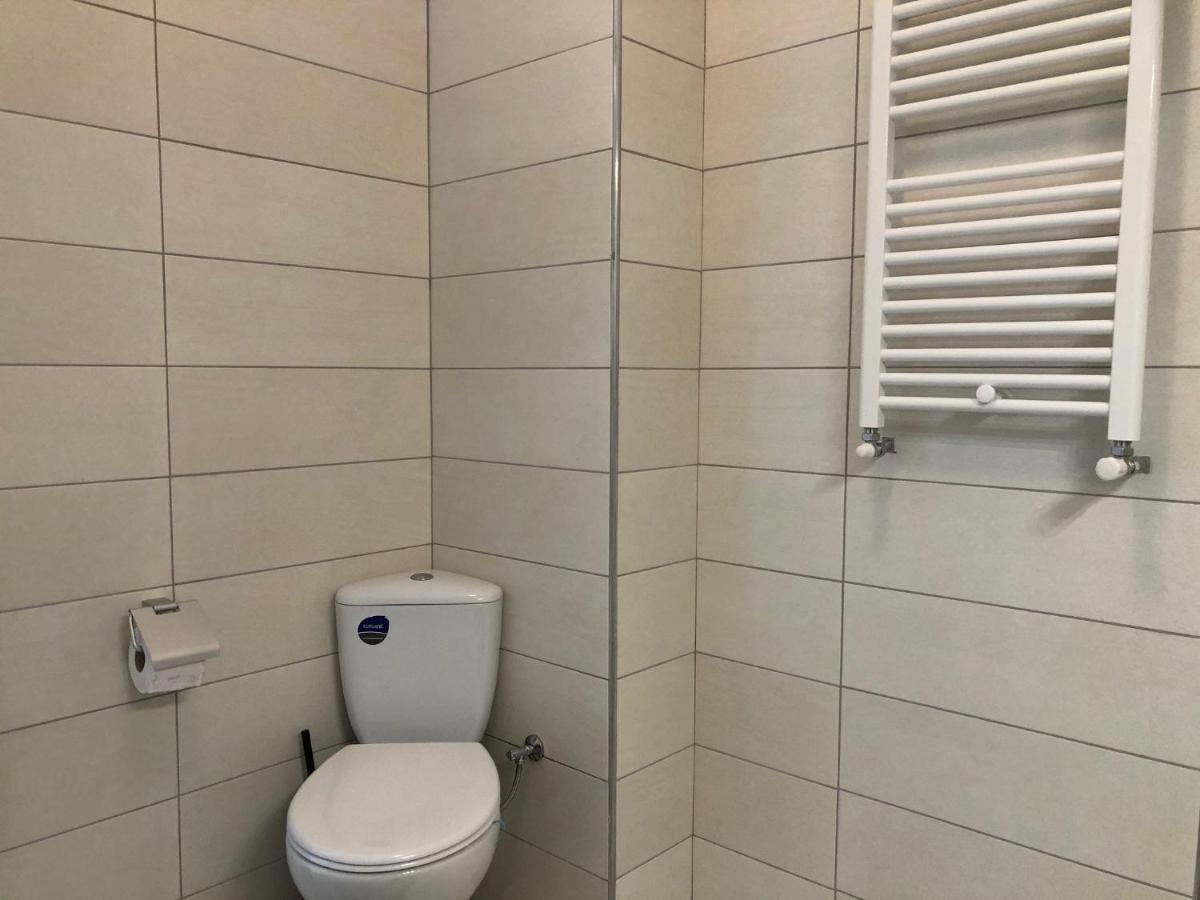 Luxury Westpark 2-Room Apartment Lakeview W5 Bucureşti Ngoại thất bức ảnh