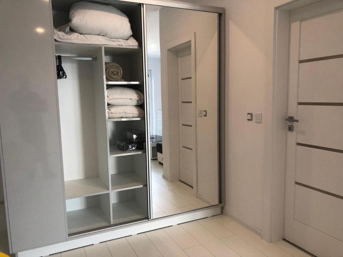 Luxury Westpark 2-Room Apartment Lakeview W5 Bucureşti Ngoại thất bức ảnh